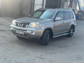 Nissan X-Trail foto 2