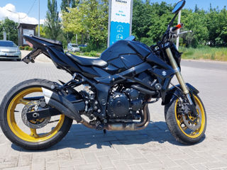 Suzuki GSR 750 S foto 3