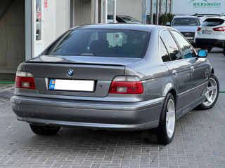 BMW 5 Series foto 4