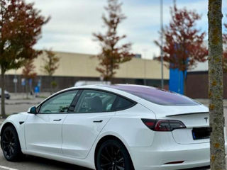 Tesla Model 3 foto 2