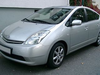 Chirie auto Rent a car chirie auto Toyota prius Auris Yaris  Авто на прокат foto 1