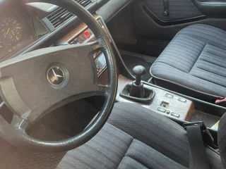 Mercedes Series (W124) foto 4