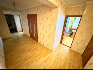 Apartament cu 2 camere, 75 m², Buiucani, Chișinău foto 2