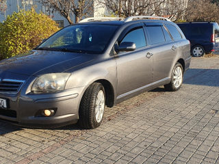 Toyota Avensis foto 2