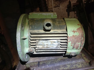 Vând motor de 0.55kw