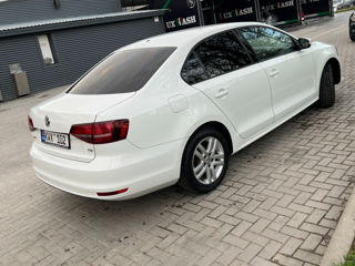 Volkswagen Jetta foto 2