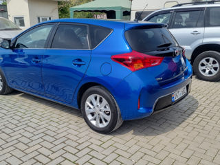 Toyota Auris фото 2