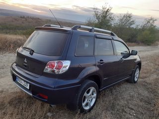 Mitsubishi Outlander foto 2