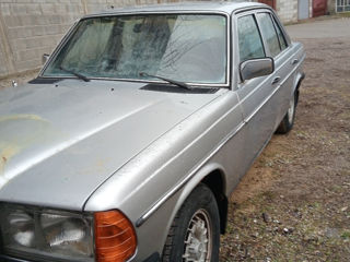 Mercedes Series (W123) foto 10