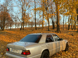 Mercedes E-Class foto 2