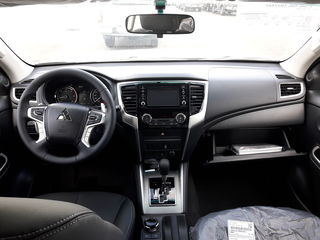 Mitsubishi L Series foto 11