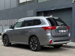 Mitsubishi Outlander foto 3