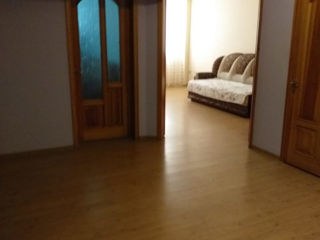 Apartament cu 2 camere, 80 m², Buiucani, Chișinău foto 2