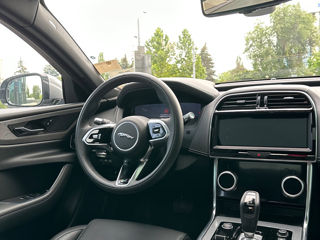 Jaguar XE foto 4