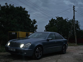 Mercedes E-Class foto 2