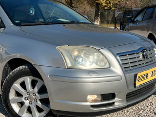 Toyota Avensis foto 2