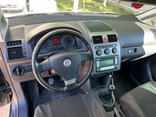 Volkswagen Touran foto 2