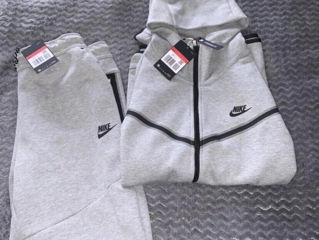 Costum Nike Tech original mărimea S 2600 lei