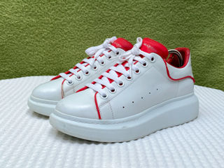 Alexander McQueen Oversized Sneakers. Размер 40. В хорошем состоянии. Made In Italy. foto 2