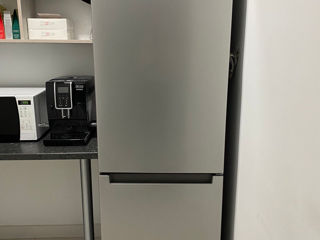 Холодильник с морозильной камерой б/у в отличном состоянии