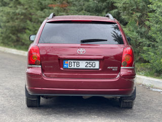 Toyota Avensis foto 4