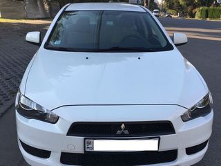 Mitsubishi Lancer foto 2