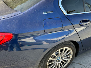 Bmw 530e plugin hybrid foto 3