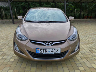 Hyundai Elantra foto 1