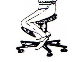 Scaun ergonomic "kneeling chair", ajuta coloana sa stea drept (la calculator)
