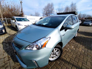 Toyota Prius v foto 5