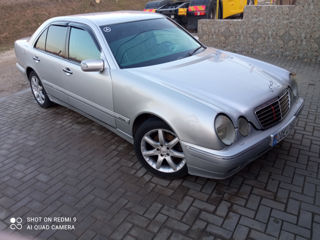 Mercedes E-Class foto 2