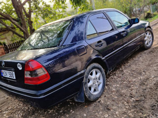 Mercedes C-Class foto 1