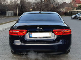 Jaguar XE foto 2