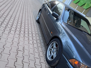 BMW 5 Series foto 2