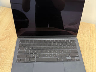 Vând MacBook Air 13.6 2024