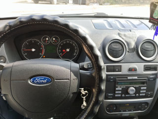 Ford Fusion foto 10