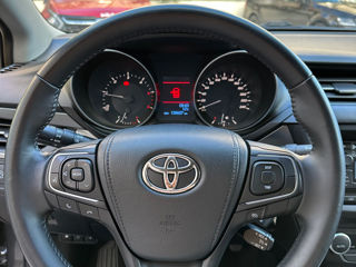 Toyota Avensis foto 8