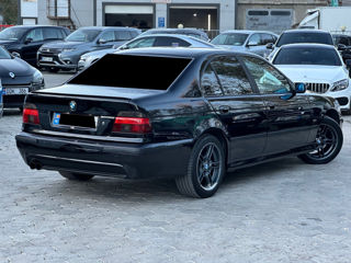 BMW 5 Series foto 3