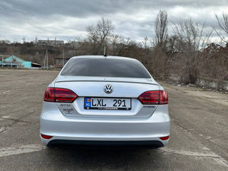 Volkswagen Jetta foto 7