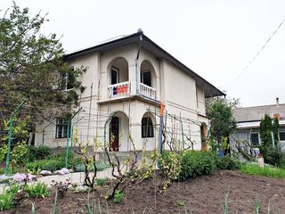 Ofertă unică,Casă cu 2 nivele, 8 camere+beci,saună, garaj,153m2,satul Sociteni foto 1