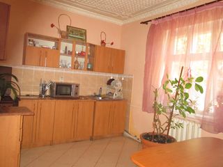 Casa la Calarasi, 6 ari, reparatie cosmetica, mobila, tehnica, garaj, canalizare centrala, gradina! foto 5