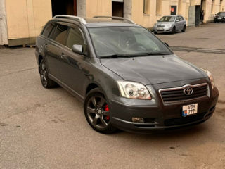 Toyota Avensis foto 1