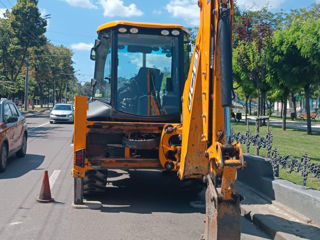 Buldoexcavator, Camion