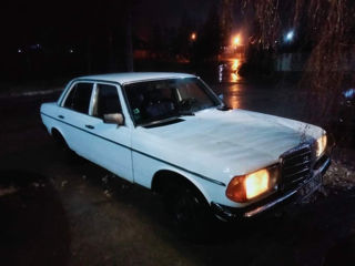 Mercedes Series (W123) foto 4