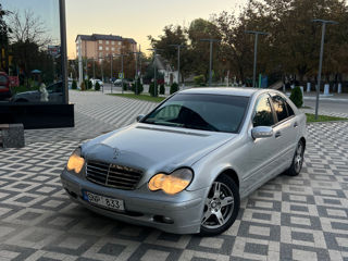 Mercedes C-Class foto 3