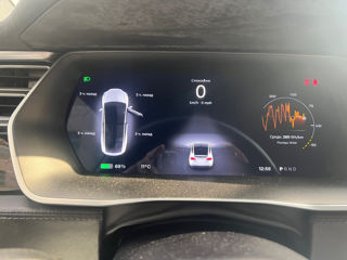 Tesla Model X foto 9