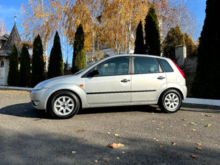 Ford Fiesta foto 3