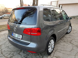 Volkswagen Touran foto 2