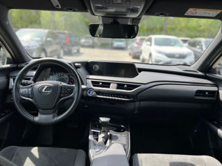 Lexus UX foto 15