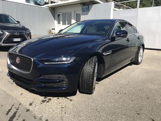 Jaguar XE foto 2